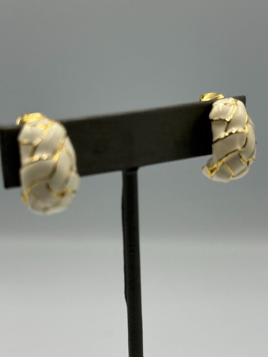 Vintage Kenneth Jay Lane Jewelry Set Gold Tone Cream Ring Clip-On Earrings - Picture 9 of 16